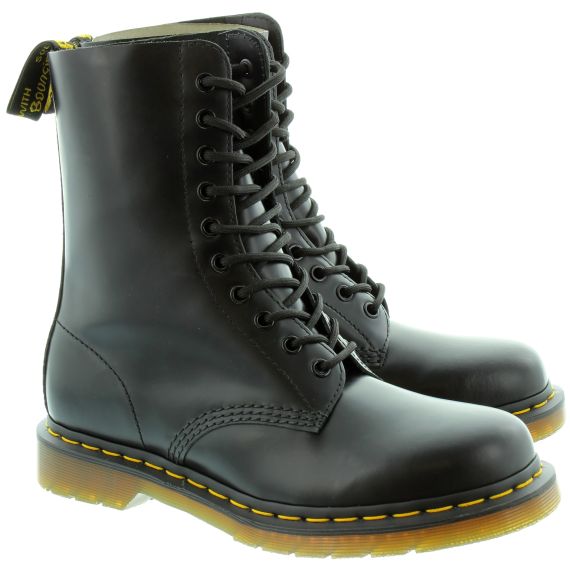 DR MARTENS Leather 1490Z 10 Eyelet boots in Black